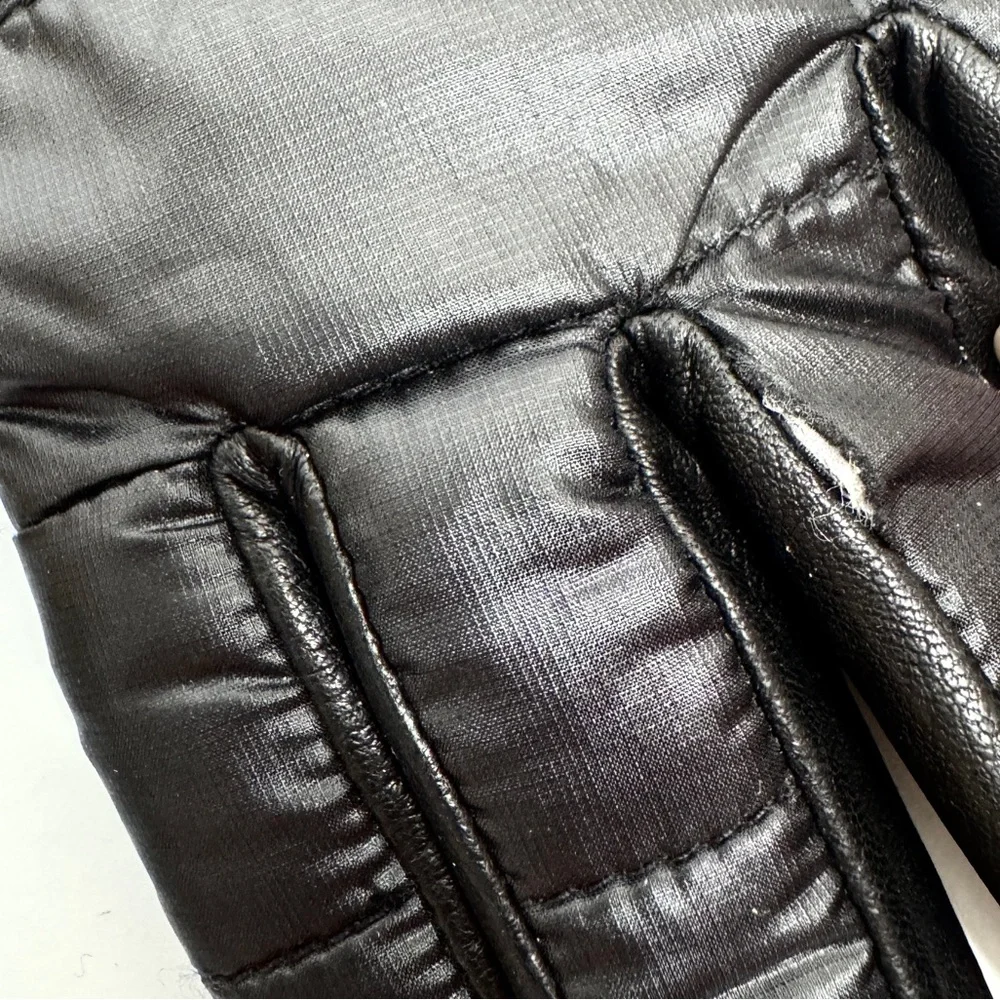 UGG Sherpa Fabric Glove With Zipper Black Size S/M New With Flaw